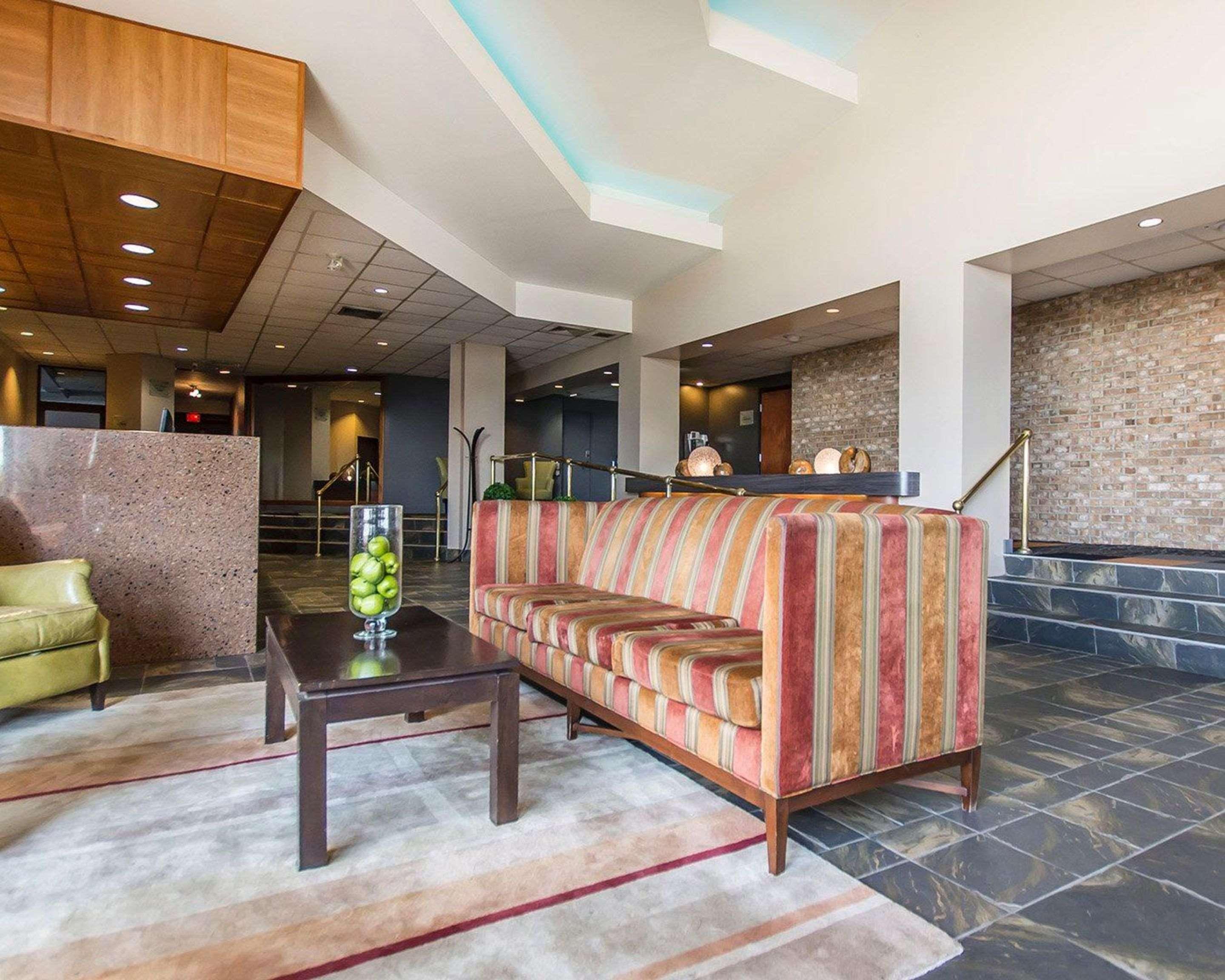 Quality Inn Rouyn-Noranda Exterior foto